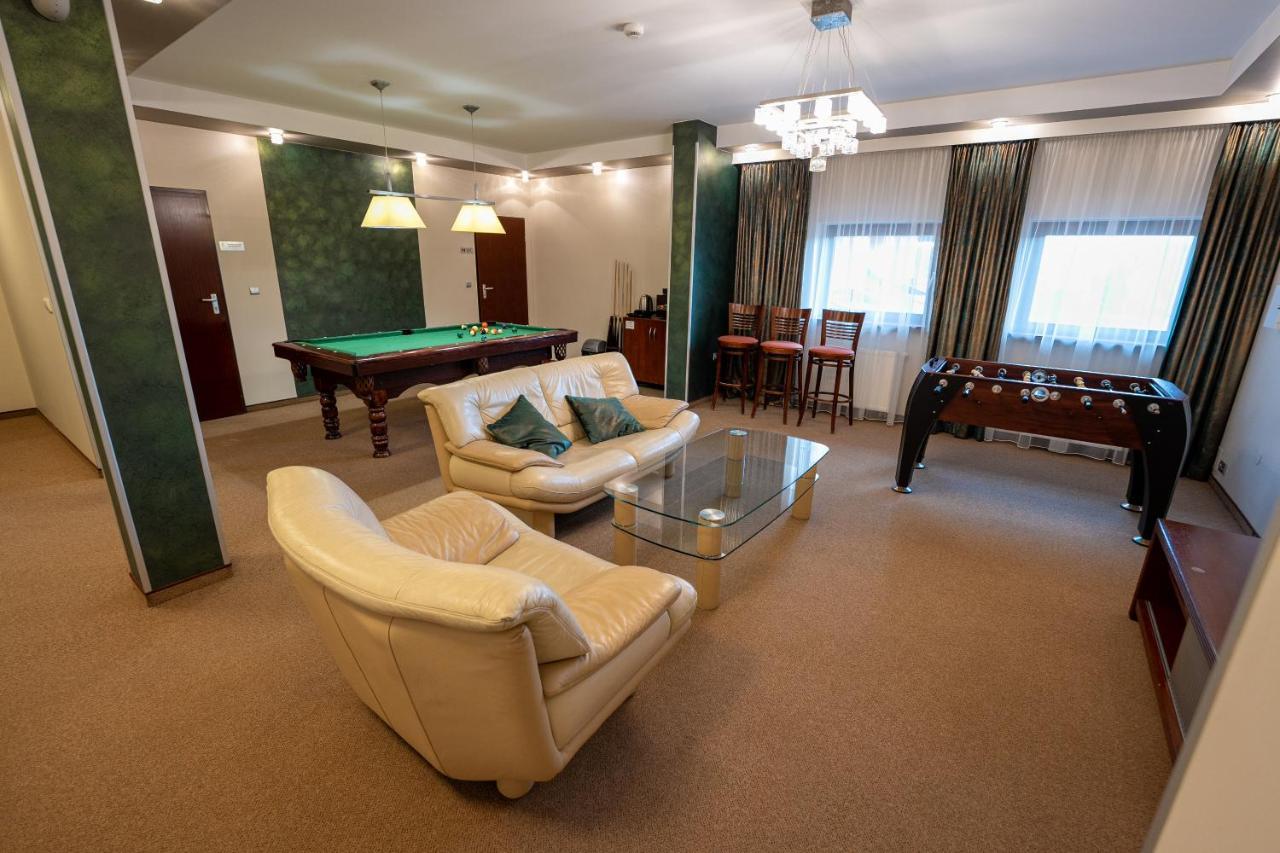 Hotel Szelcow Lesko Buitenkant foto