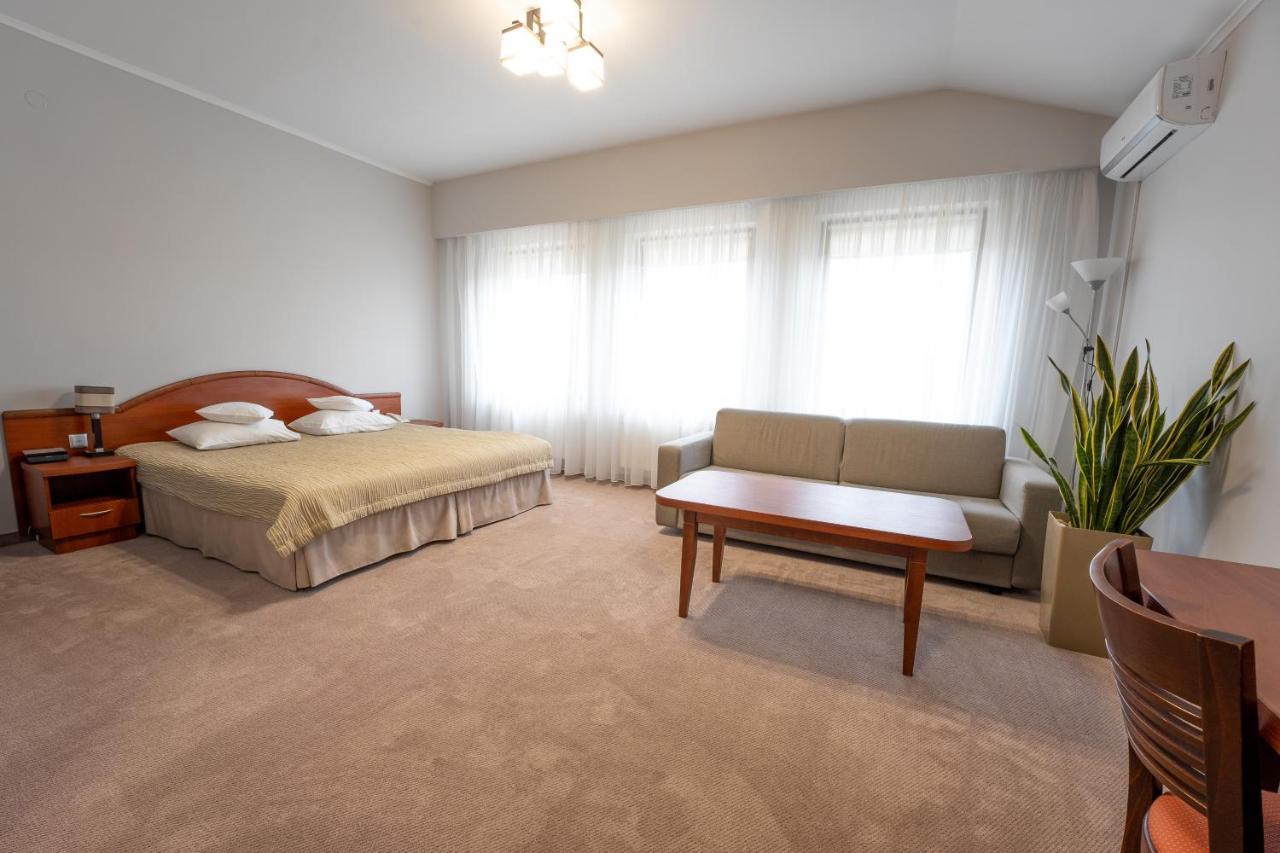 Hotel Szelcow Lesko Buitenkant foto