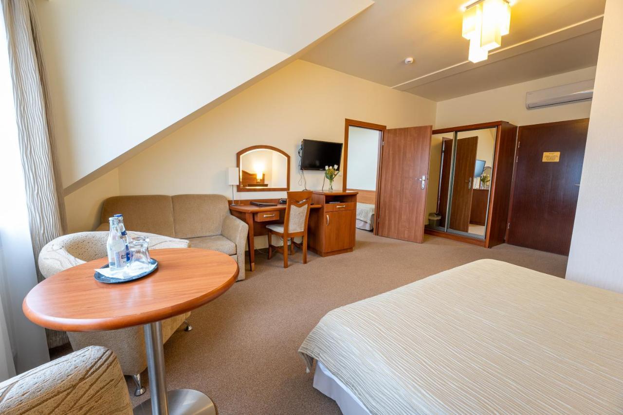 Hotel Szelcow Lesko Buitenkant foto