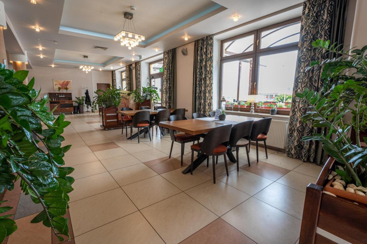 Hotel Szelcow Lesko Buitenkant foto