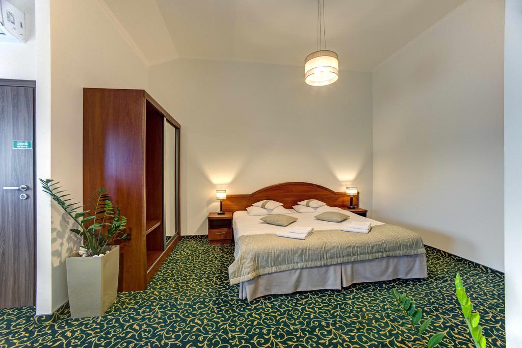 Hotel Szelcow Lesko Buitenkant foto