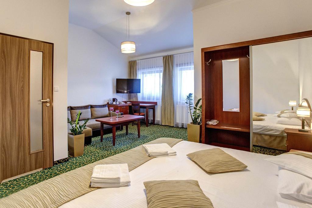 Hotel Szelcow Lesko Buitenkant foto