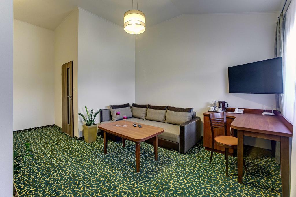 Hotel Szelcow Lesko Buitenkant foto