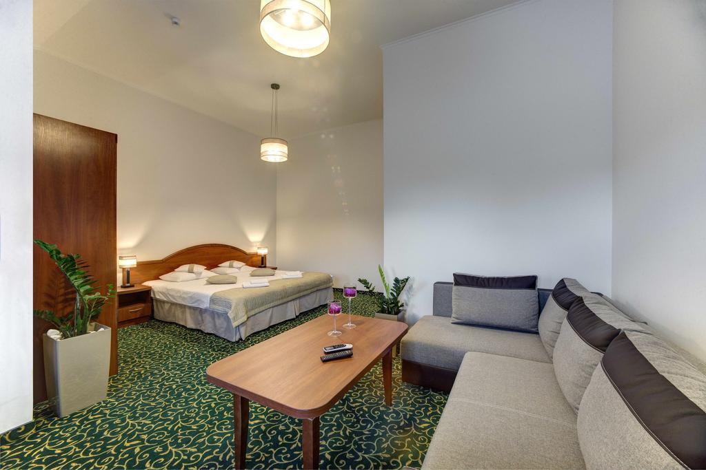 Hotel Szelcow Lesko Buitenkant foto