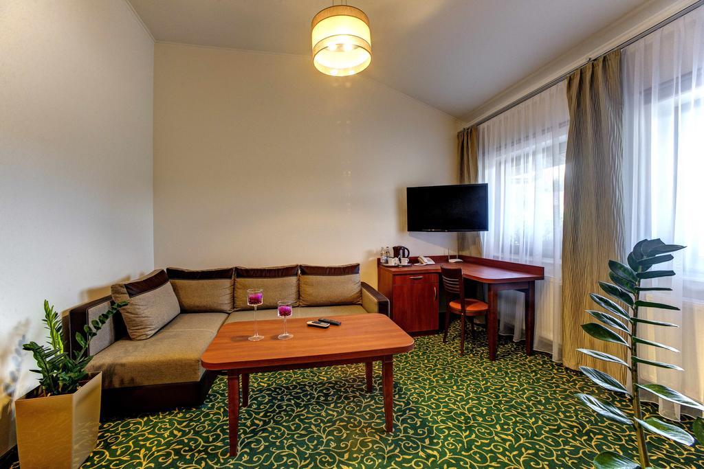 Hotel Szelcow Lesko Buitenkant foto